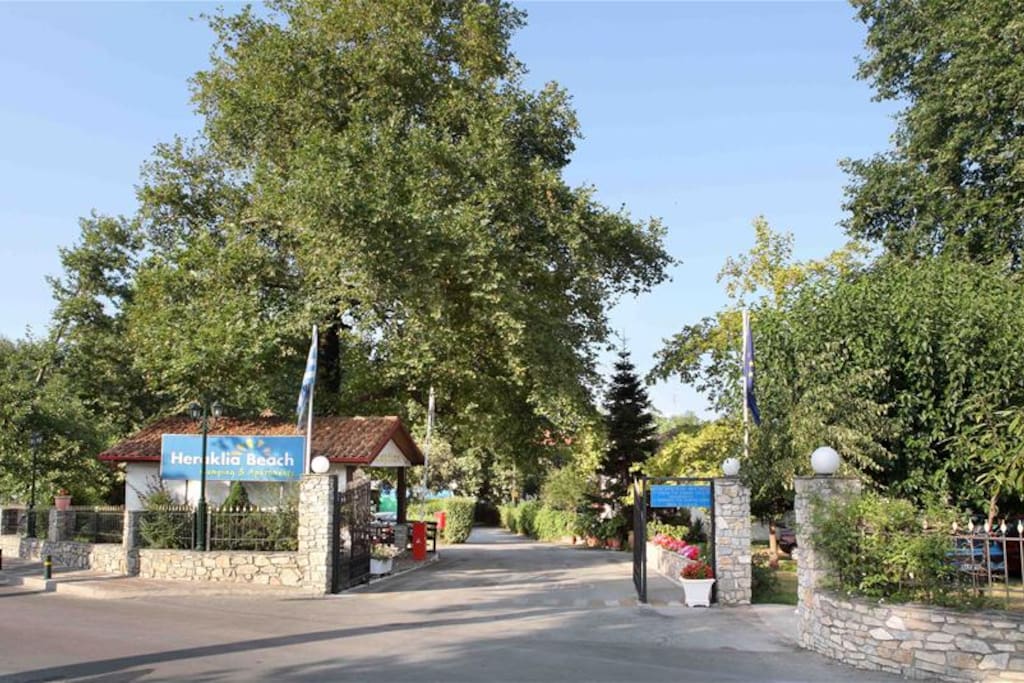 Heraklia Beach | Camping & Studios