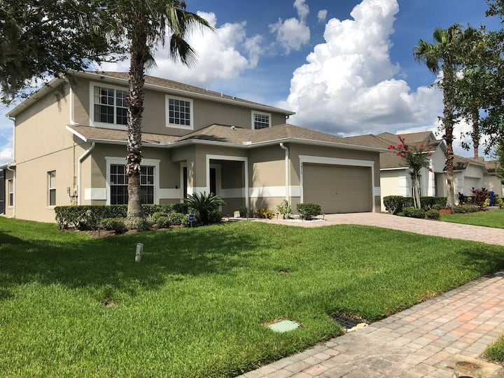 5 Bed 3.5 Bath Lake View & Pool/jacuzzi 4675 - Kissimmee, FL