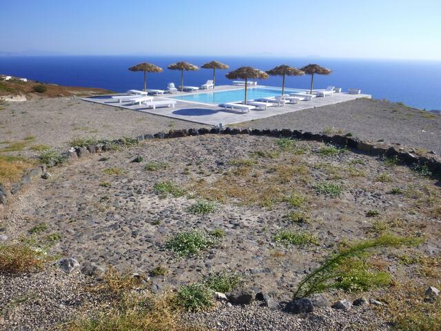 Eos Villa: Santorini villa with private pool gallery image 5
