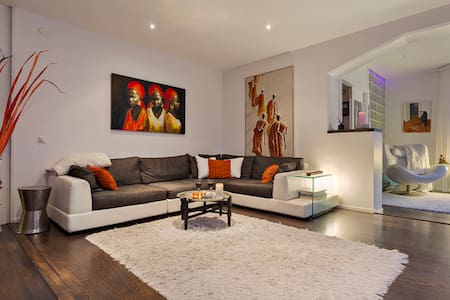 Room - Single bed -Exclusive city center apartment