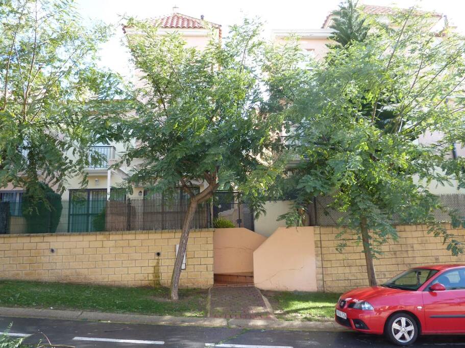 Entrada al residencial por un lateral