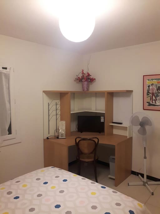 Coin bureau dans la chambre