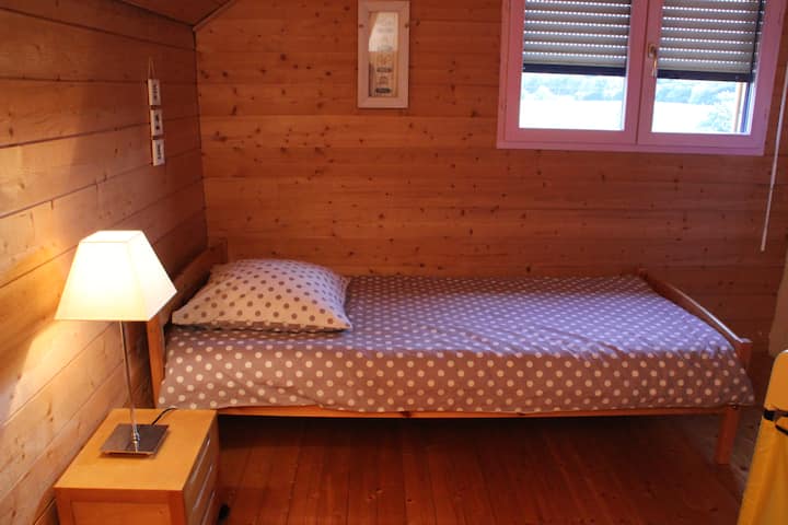 Chambre 4 - lit simple et canapé BZ double 140