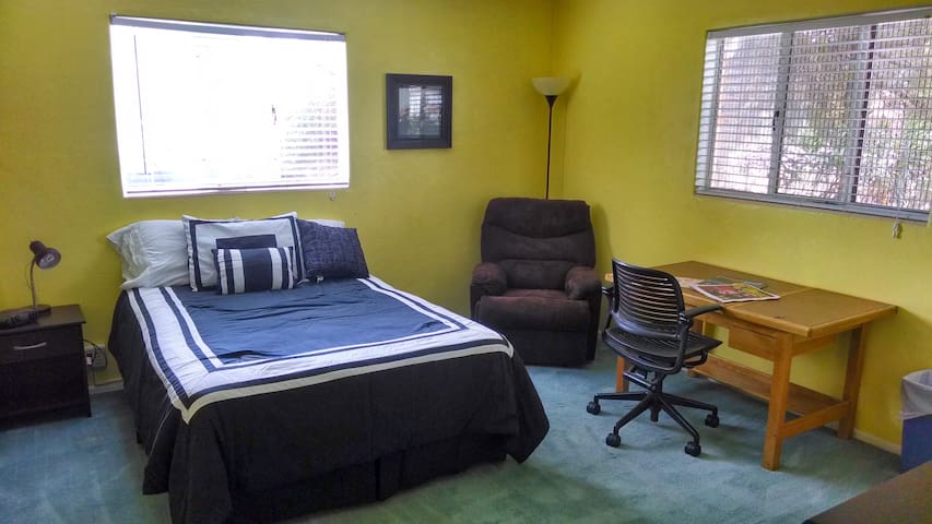 Airbnb 2962 N Campbell Ave Vacation Rentals Places To