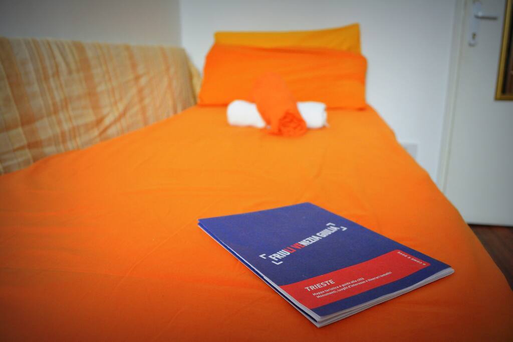 Stanza singola che può diventare anche doppia, con un materasso speciale, a zone, per dormire beatamente!