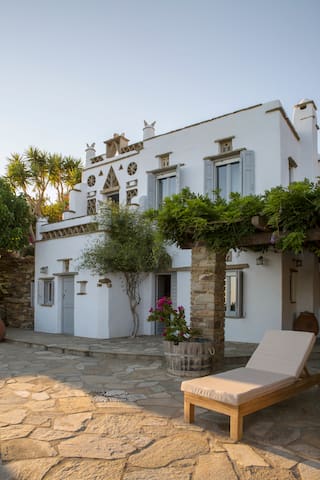 Peristeronas house – Comfort by the sea