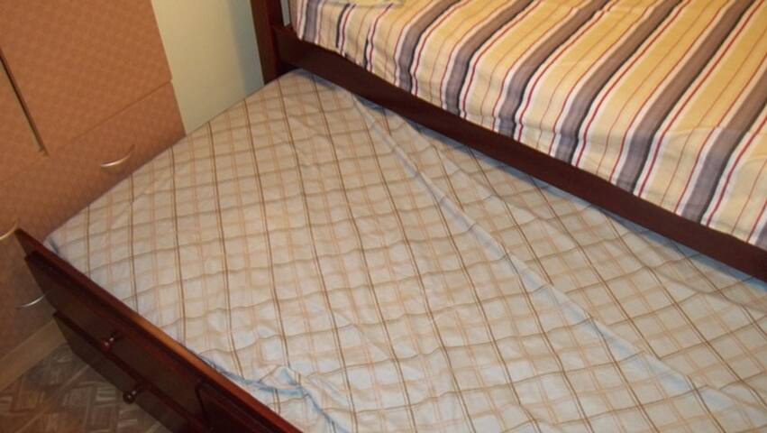 Small Cozy Room Wifi & AC near JFK