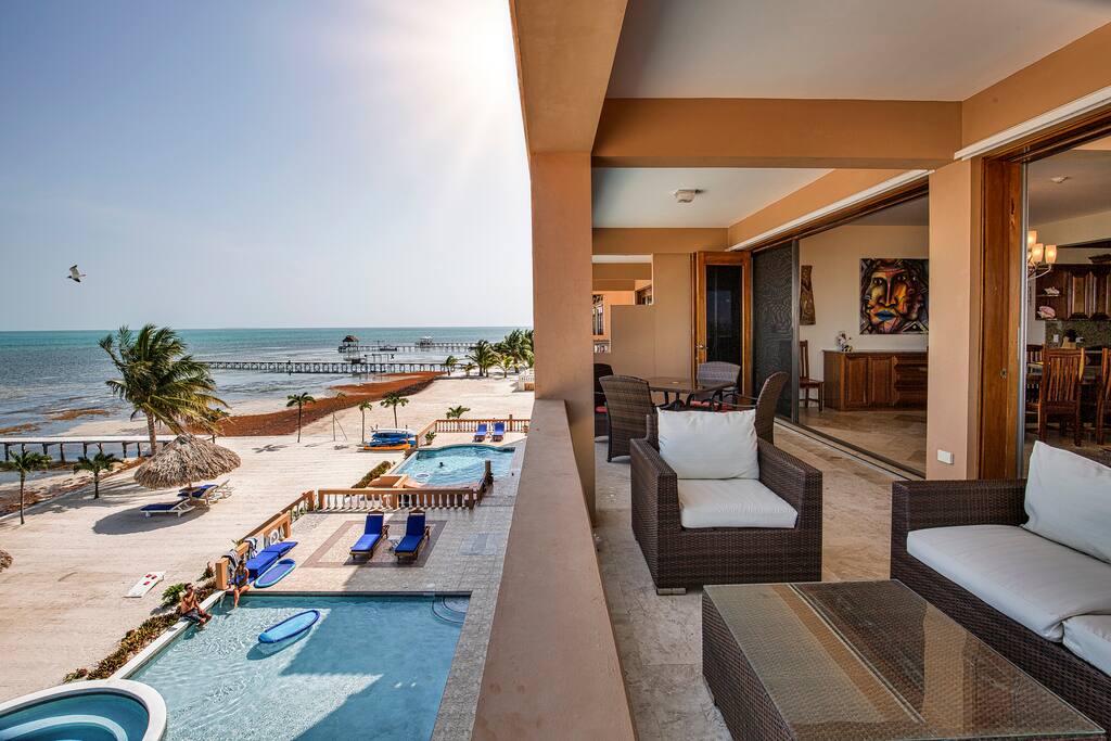 Fully retractable doors from the living/ dining space to the balcony - bring the outside in!