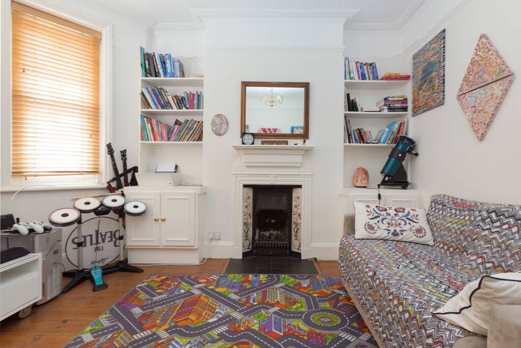 Charming English living room with lots of entertainment