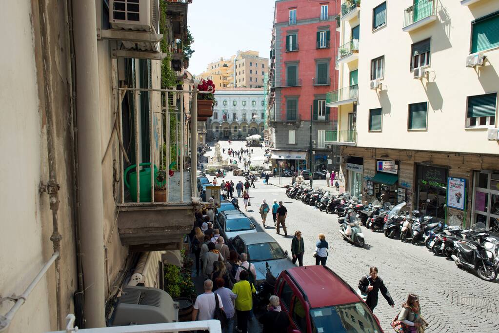 Vista dal balconcino su Piazza Monteoliveto