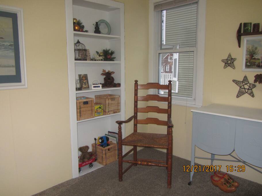 Sitting room/playroom