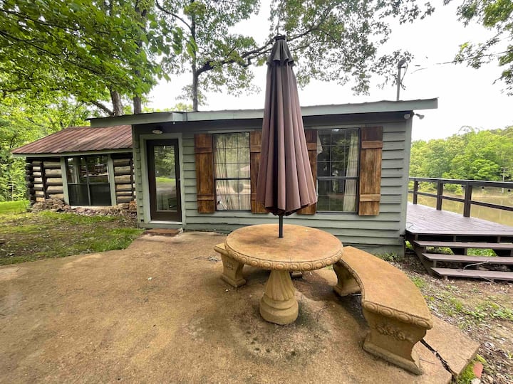 Cyp’s Cove Enid lake w/private pond for fishing Cabins for Rent in