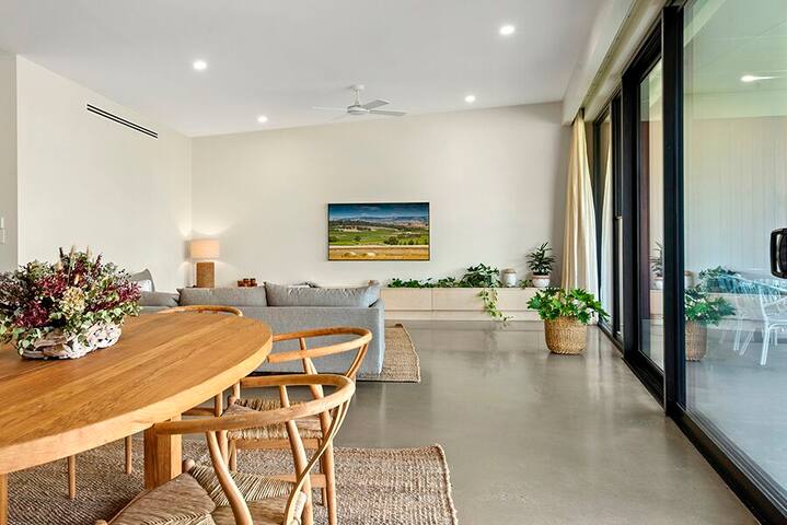 10 Murray feel like a local 3.5 bath gallery image 4