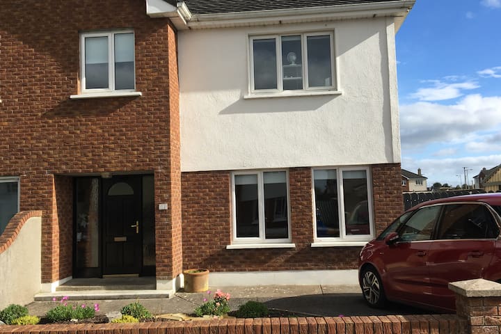 Comfortable double room in clean spacious home