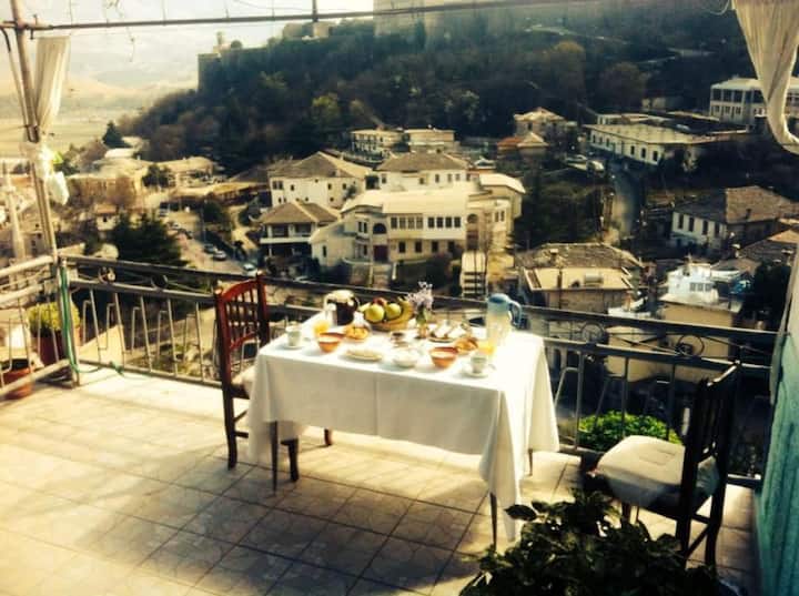 Ruols Guesthouse - District de Gjirokastër