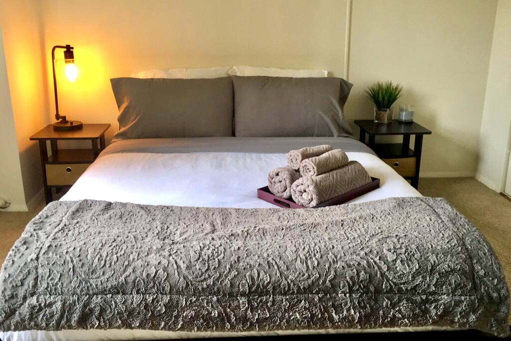 Queen size bed with an additional queen air mattress if preferred.