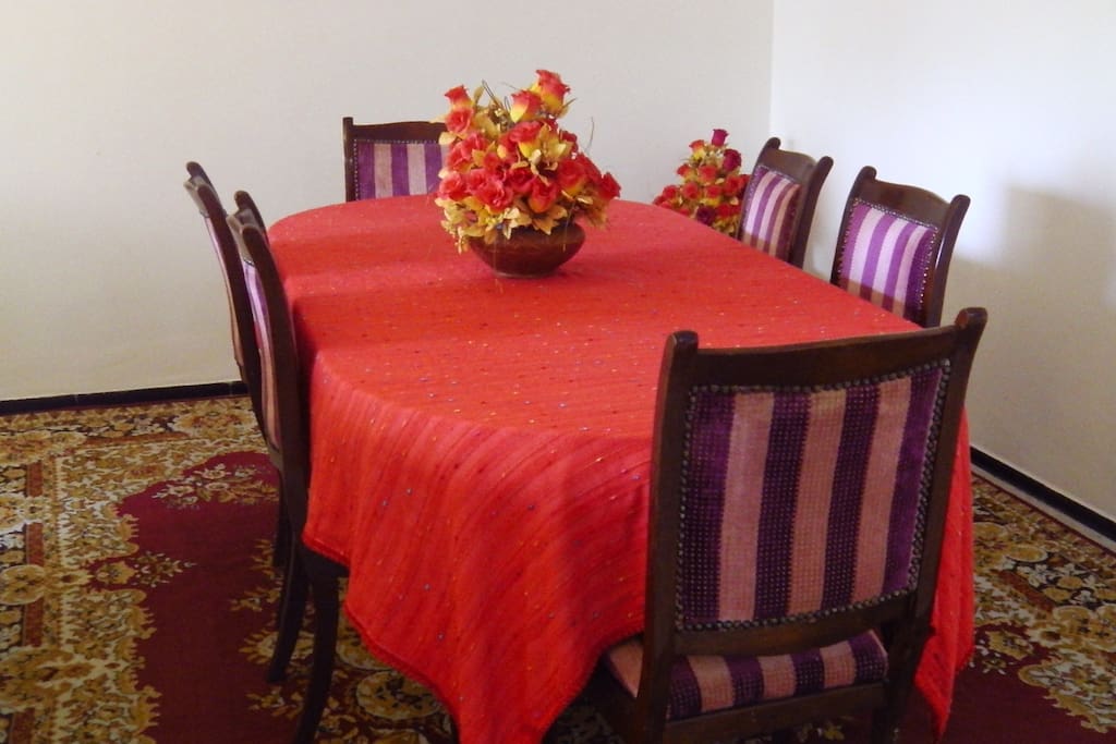 Grande salle à manger.