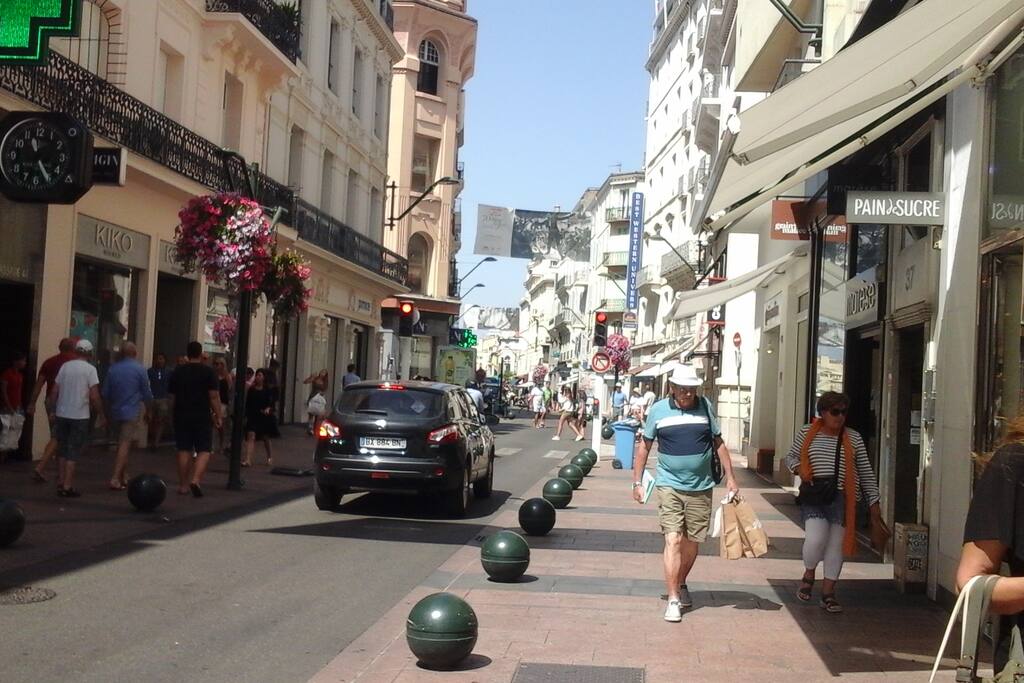 Rue d'antibes à 10 métres