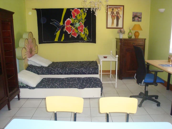 Спалня на приземния етаж с 2 легла по 90