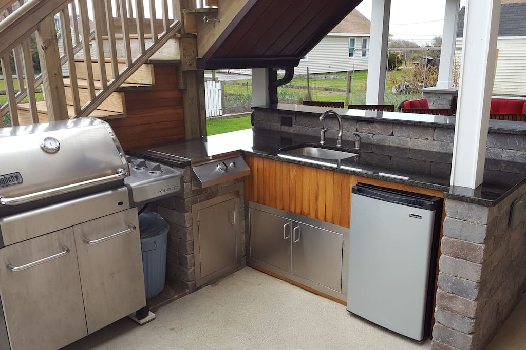 Outdoor Kitchen