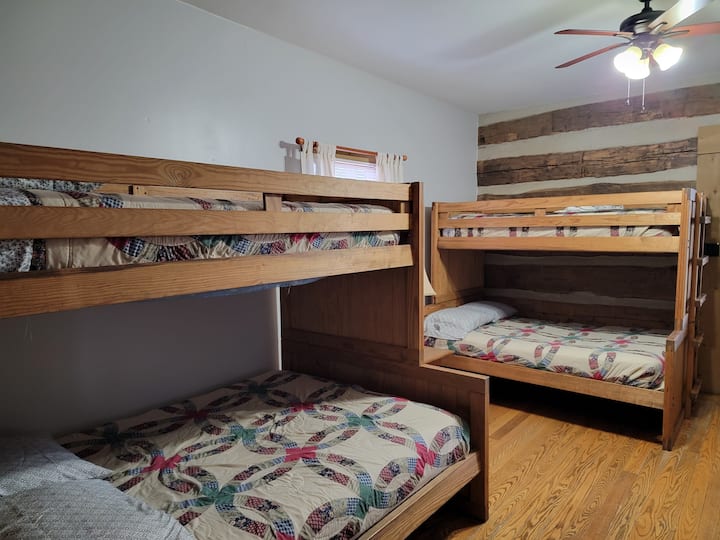 第二间卧室/上下铺房间。