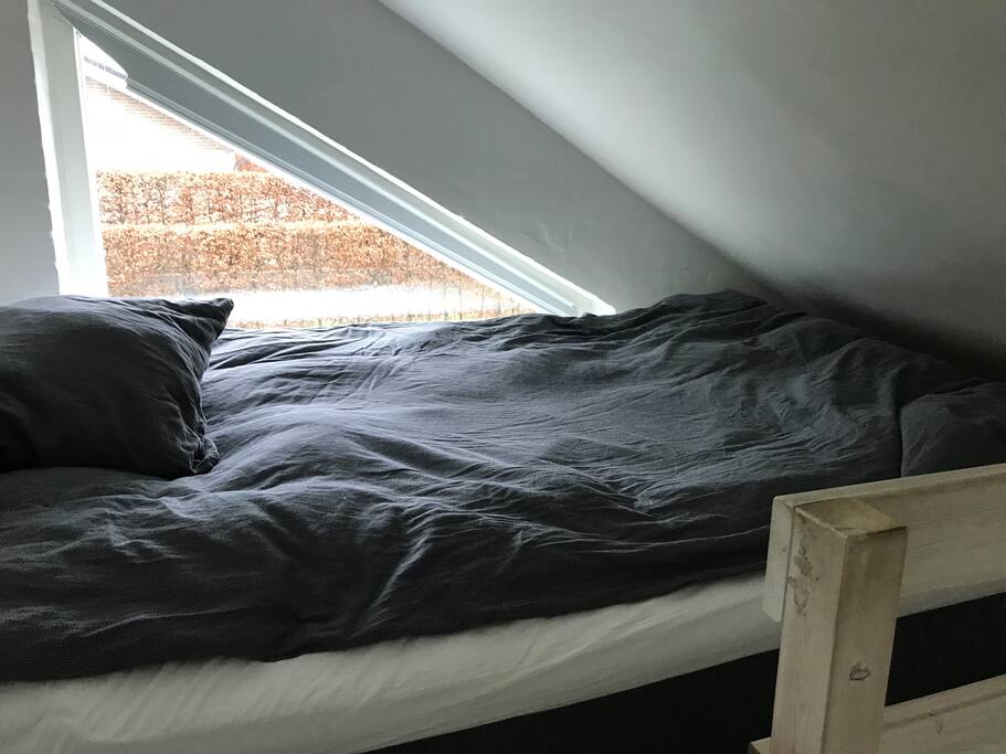 Room 1 - 3/4 bed on hems