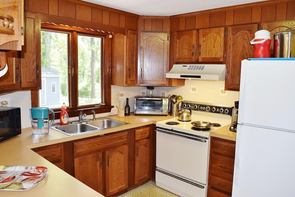Kitchen is fully equipped with all standard appliances