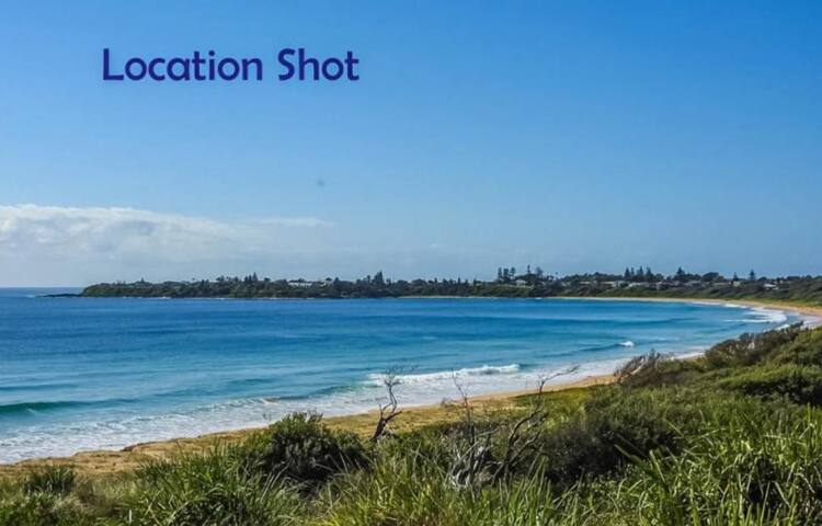 Cuburra's Home away from Home  220m to the Beach