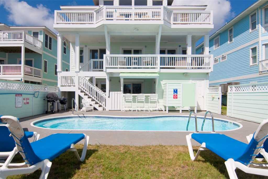 NH09: Home Again | Pool Area
