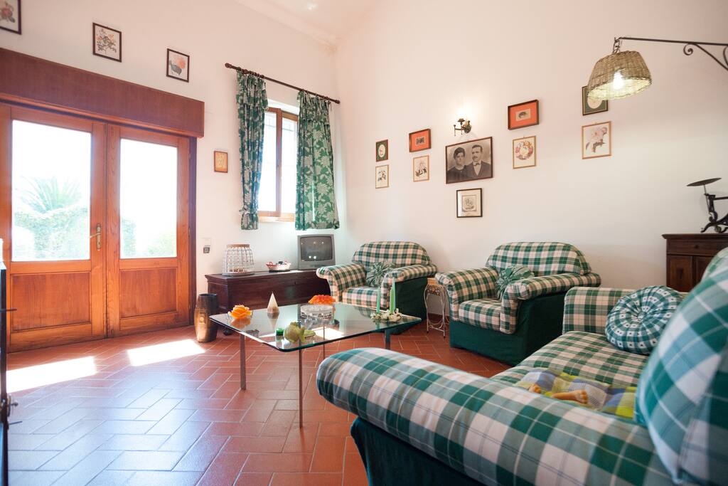 SITTING ROOM