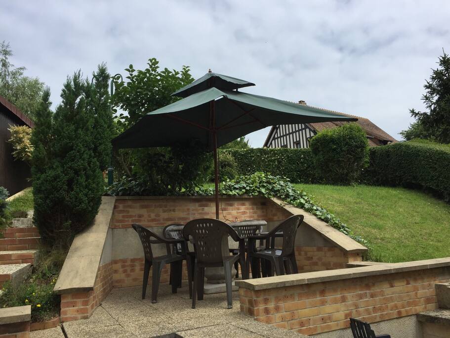 vue côté droit , terrasse privative du cottage