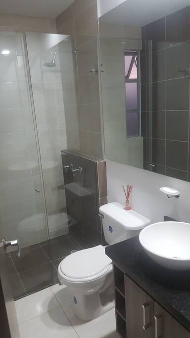 El baño privado del huesped.