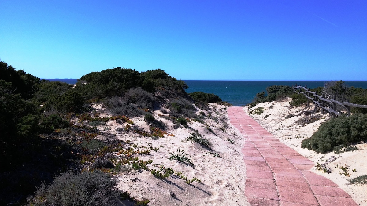 Propriété Airbnb réussie: Holiday House in 50meters from the sea in Sardinia à Badesi