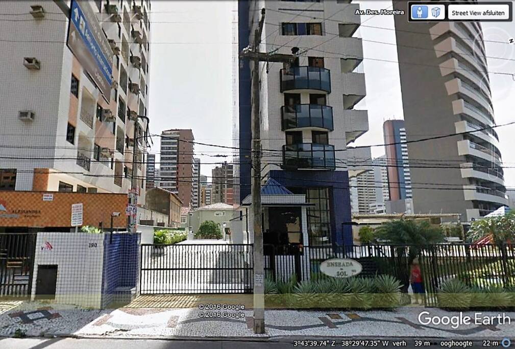 entrada do predio com porteiro