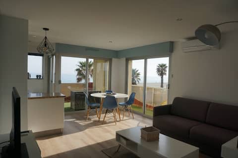Annonce Airbnb populaire: Spacious 2 bedroom beachfront with parking à Canet En Roussillon