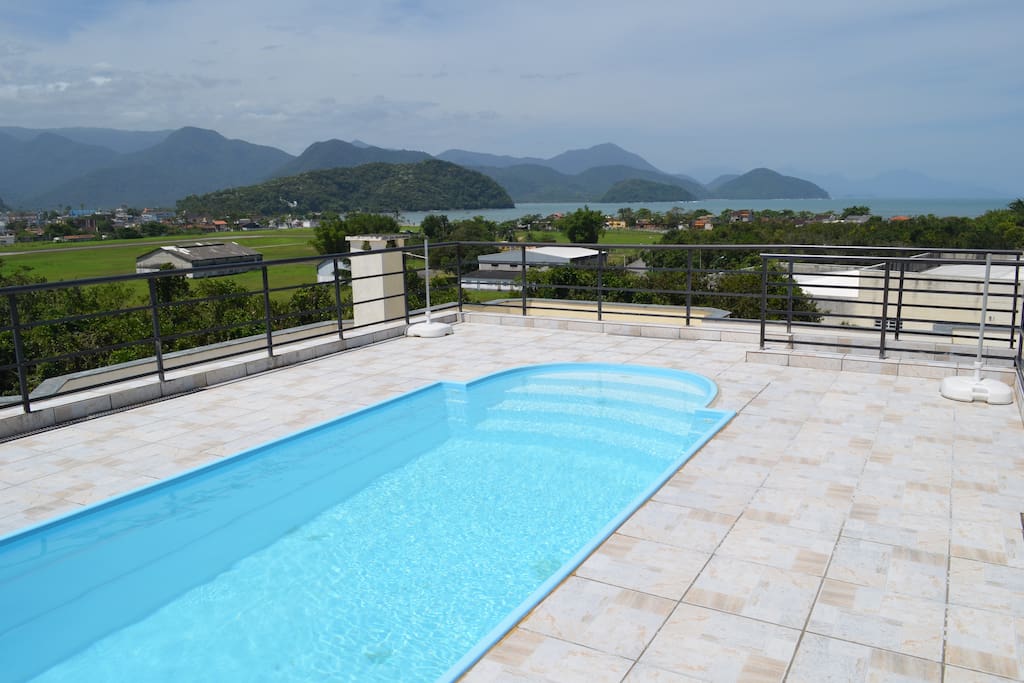 Piscina no terraço