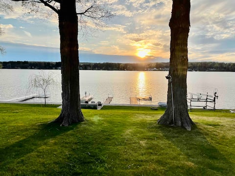 Recently Renovated Lake House on Silver Lake