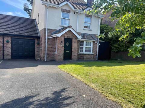 Spacious 4 bedroom house with large garden