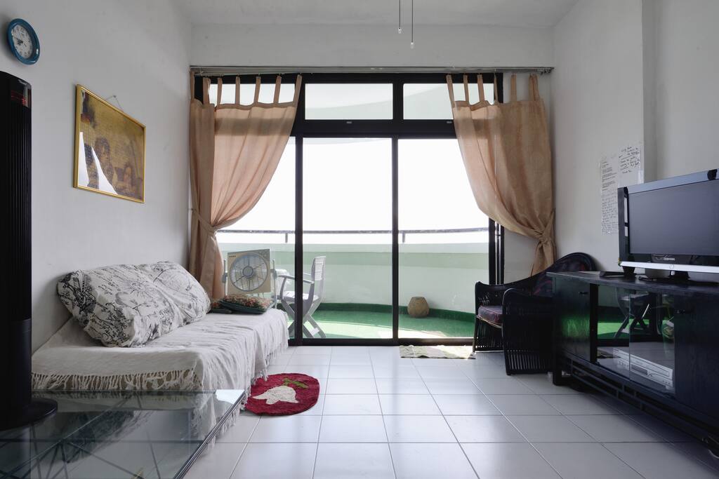 Living room with a comfy single sofabed next to the large balcony