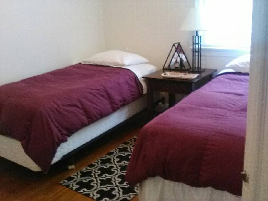 2nd Bedroom twin beds