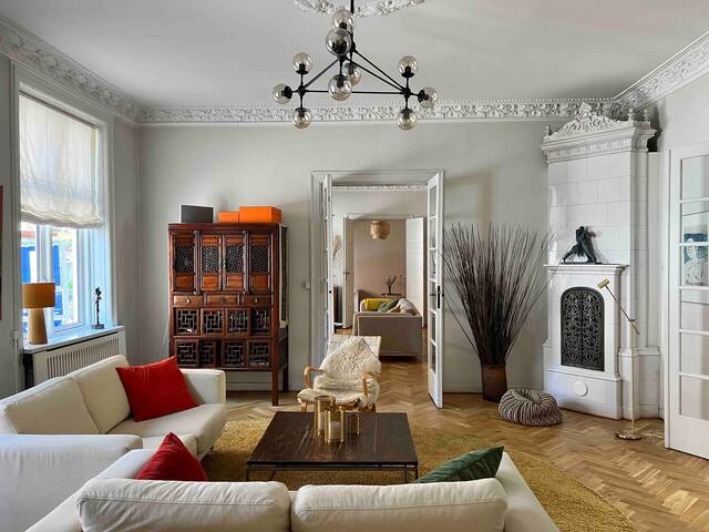 Large 4 bedrooms’ apartment with private garden gallery image 3