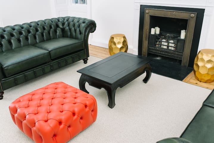 Amazing Georgian Penthouse in City Centre gallery image 2