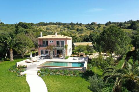 Unique Luxury Family Beachfront Villa with Pool!