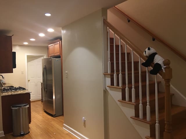 Private Room in Alexandria - Close to Metro and DC