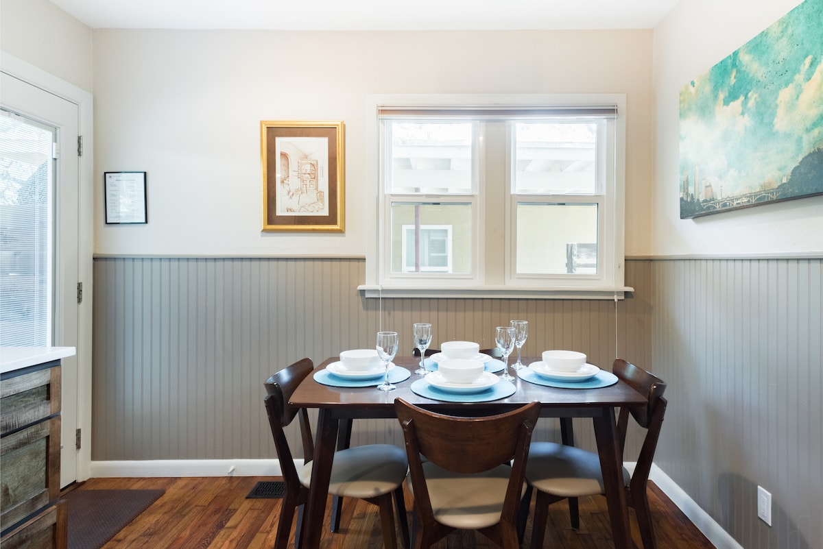 A Modern Spin on a Cozy '50s Home in Bouldin Creek