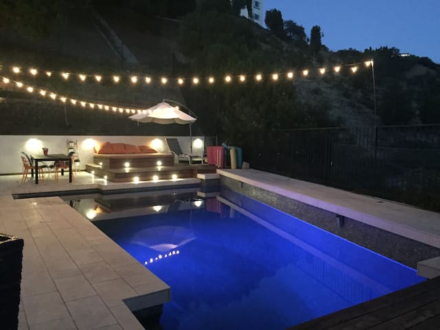 Luxury modern 5 min to Sunset, views w/theater gallery image 4