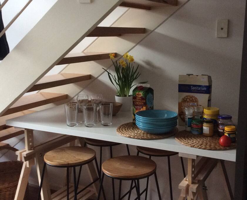 Breakfast bench, everything you need for self catering!
