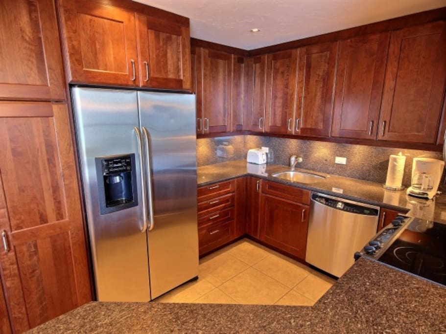 Fully Renovated High End Kitchen to cook meals.