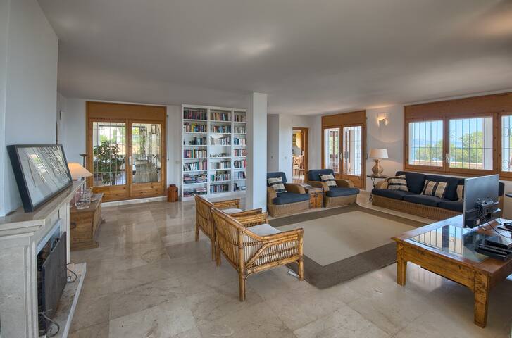 Begur Villa for 8 near beach and with private pool gallery image 4