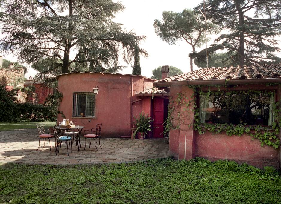 esterno dell'appartamento visto dal giardino